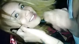 西班牙荡妇乱搞与男朋友在母亲面前