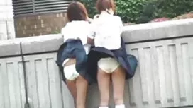 金发女郎试着她的第一个黑公鸡