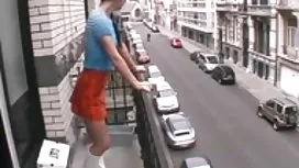 儿子强迫他的母亲在洗衣机里做爱