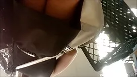 父亲强迫他的女儿吮吸鸡巴