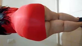 将色情片投射到非常热的拉丁