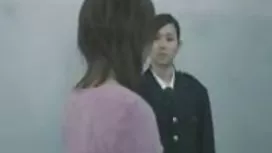 他记录着他的女朋友一直在盯着他的阴茎