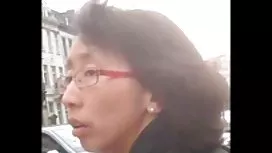 穿着警察，渴望玩耍