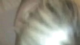 西班牙人被一名警察拦住，她因偷钱包而阻止她
