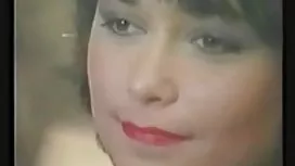 青少年夫妇他妈的在一个公共卫生间里