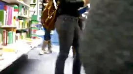 Culona在夜晚的黑暗中搞砸了四个