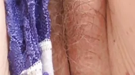 拉提纳女孩插入网络摄影头，而他妈的与她的男朋友