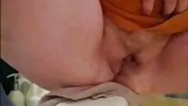 母亲在业余摄像头上自慰她的儿子