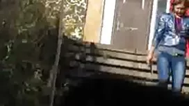 第一个人的金发吸吮公鸡