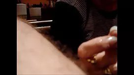 爷爷乱走了他的孙女，他跑进了里面！