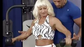 疯狂的妹妹与她的兄弟联系并强奸他骑过来